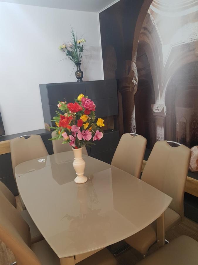 מלון Petroşani Casa Cojanu מראה חיצוני תמונה